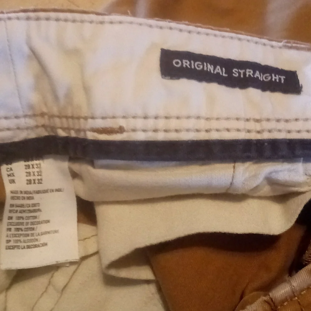 American Eagle khakis 28x32 - Picture 8 of 9